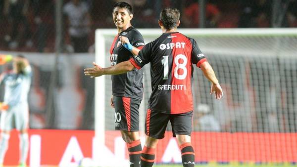 Ruiz-festeja-Sperduti-goleada-River_CLAIMA20160313_0190_28