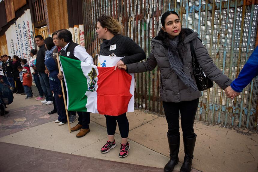 muro-humano-en-frontera-con-mexico